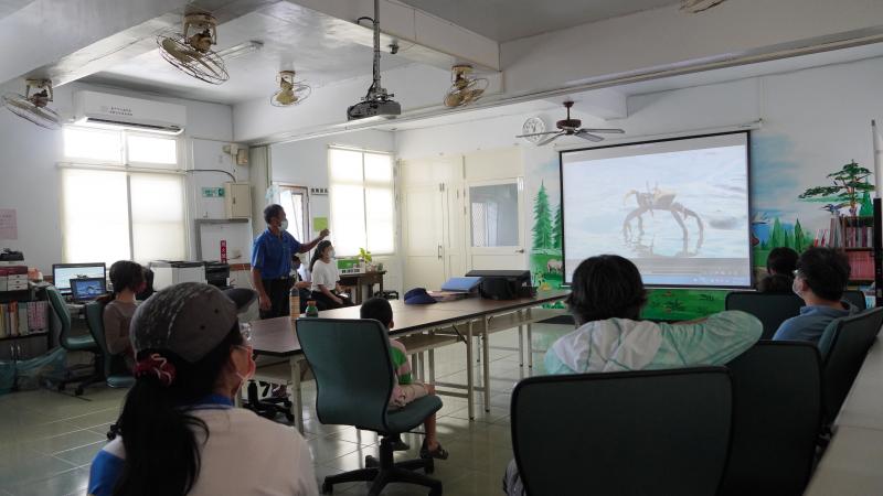 講師分享記錄濱海生態多樣性與拍攝螃蟹的心路歷程