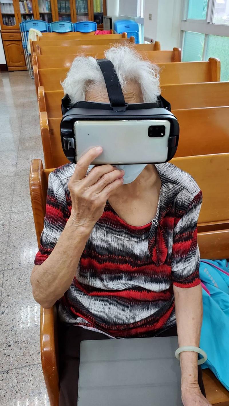 看VR機體驗3D動畫的新鮮感