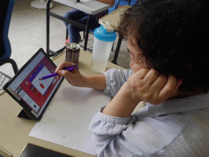 平板上作畫玩接龍