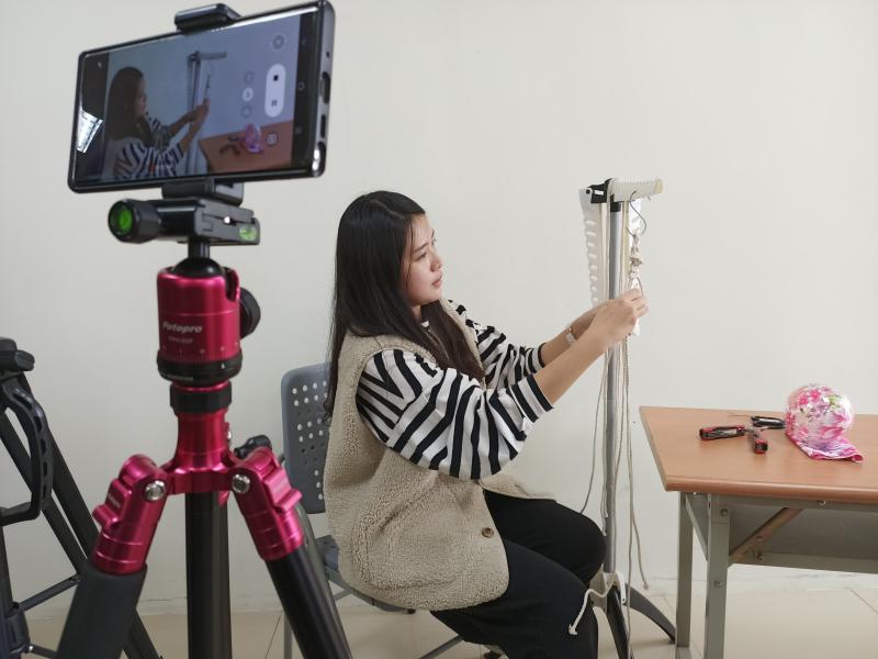 紀錄老師的編織過程