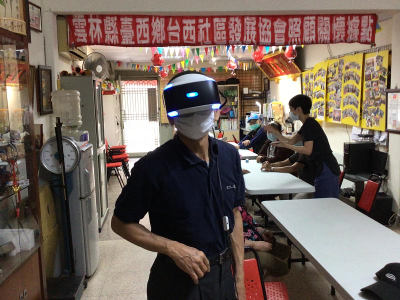 社區長者使用VR設備 初體驗