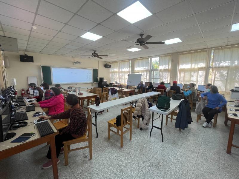 學員們正在認真的學習