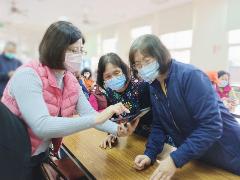 素玲教學員操作