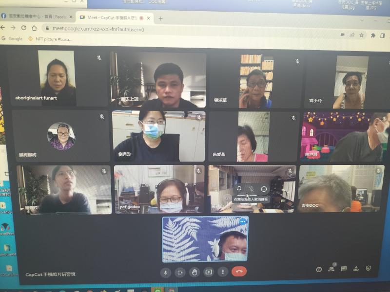 疫情嚴峻期間，線上實體課程並行。