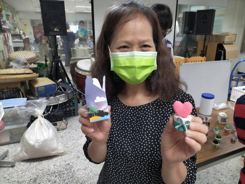 學員開心展示研習的成果