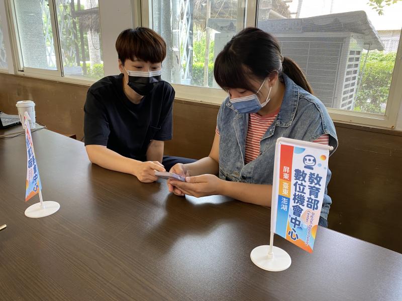 課程助教,指導學員進行軟體操作