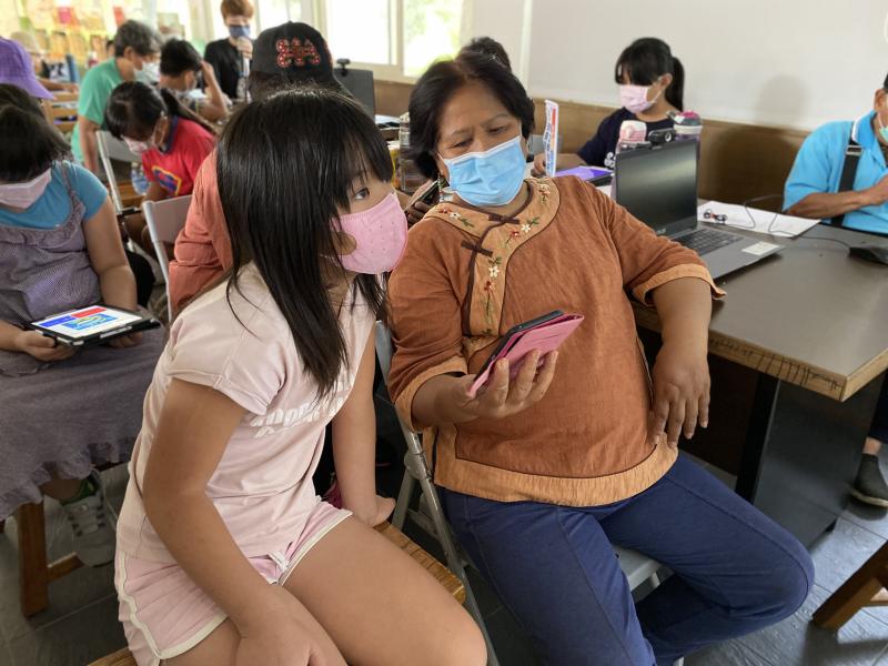 代間學習,了解「網路霸凌」的防範與應對方式。