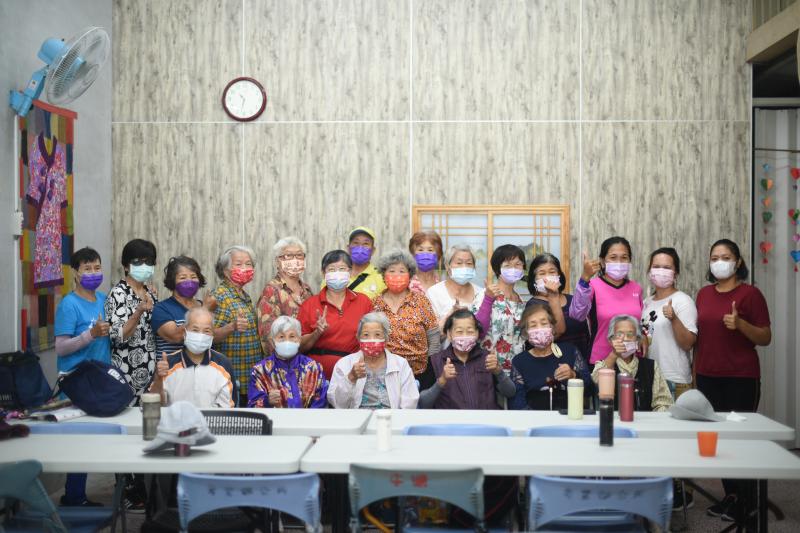 講師為學員拍大合照