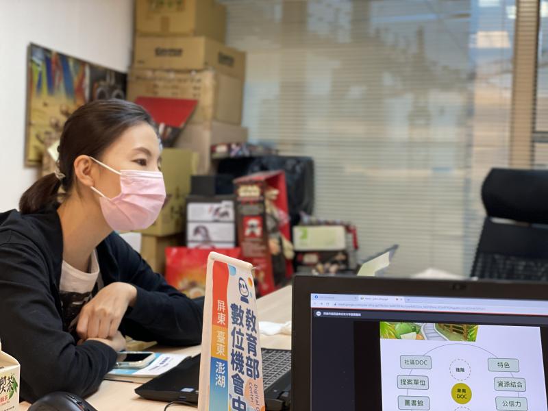 簡報smartart圖形善用它，釐清關係表及自我優勢，清楚相對應關係。