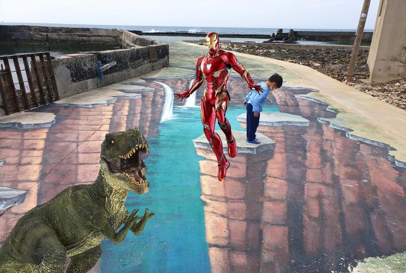 學員創意合成照片，鋼鐵人保護將被恐龍攻擊的弟弟