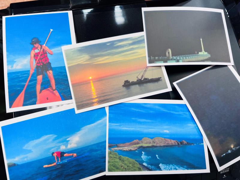 學員將自己前往各地旅行的照片製作成明信片
