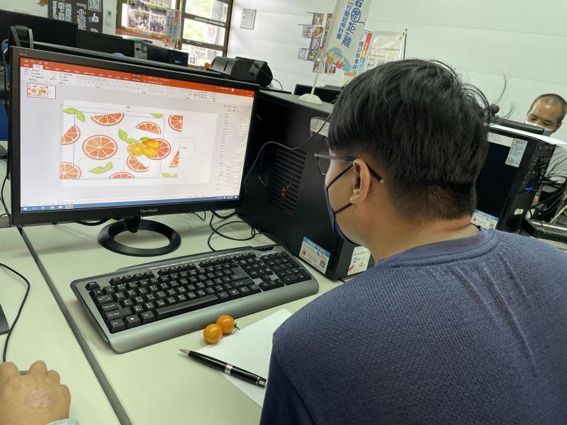 阿爸交代柚子小農第三代製作期望小袋包裝能帶來新商機