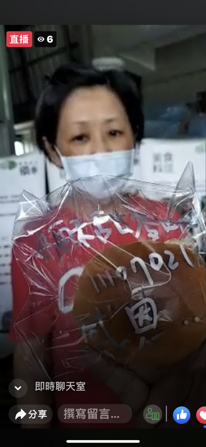 我是阿溪露艾的，奶酥麵包，黑糖糕，喜歡的快下手，數量有限喔！要買就預約。