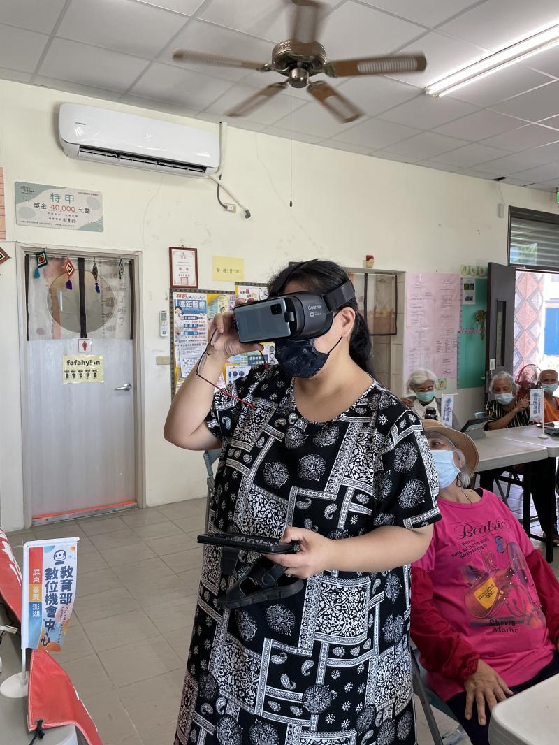 3DVR體驗海底世界，雲霄飛車，讓學員體驗