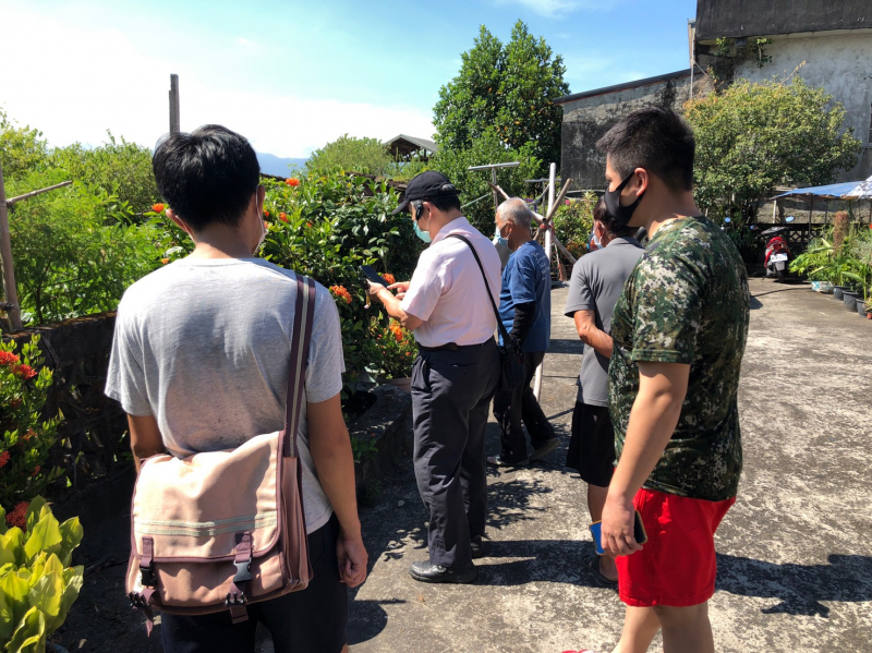 老師示範APP如何使用