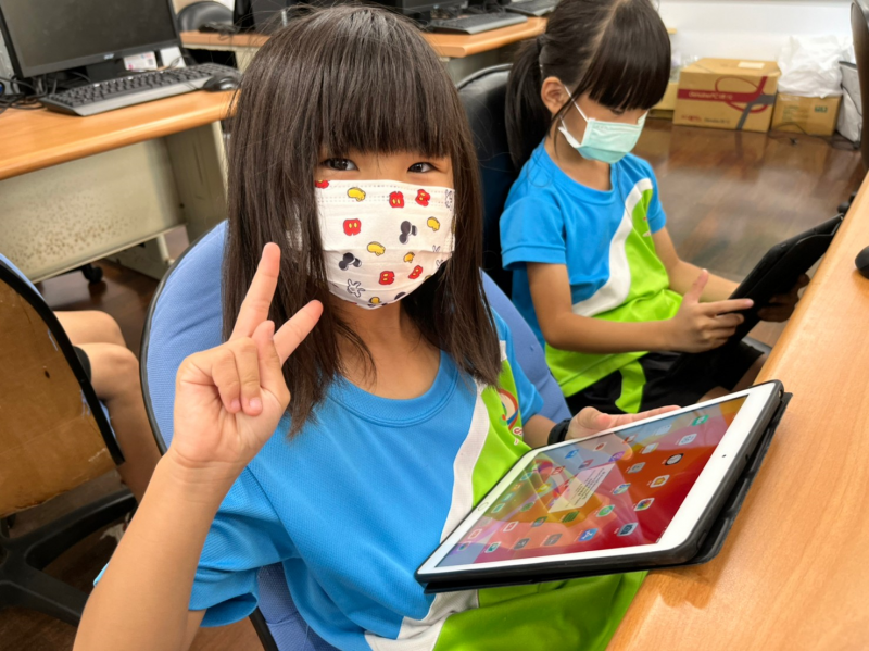 小學員也樂在其中的學習。