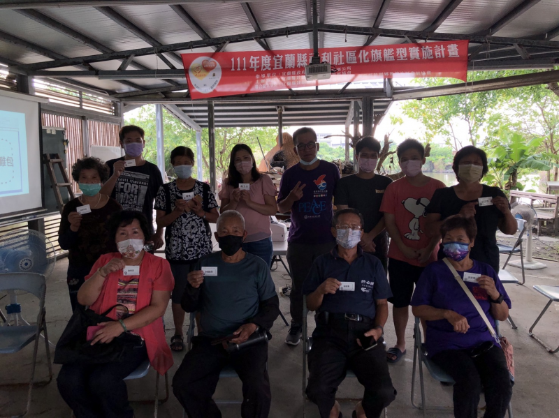 老師、學員與作品合照