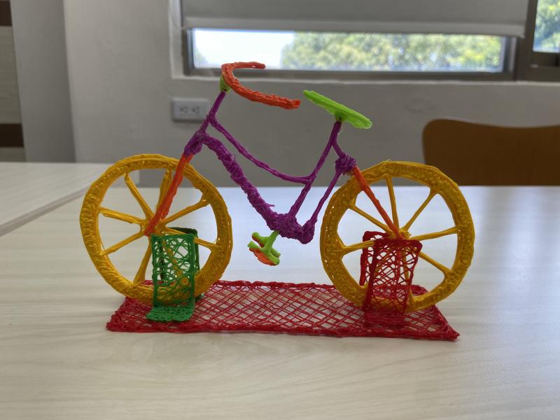 經由親子合作完成，3D列印筆的創作也可以製作出立體十足的腳踏車，製作完成後非常吸睛!