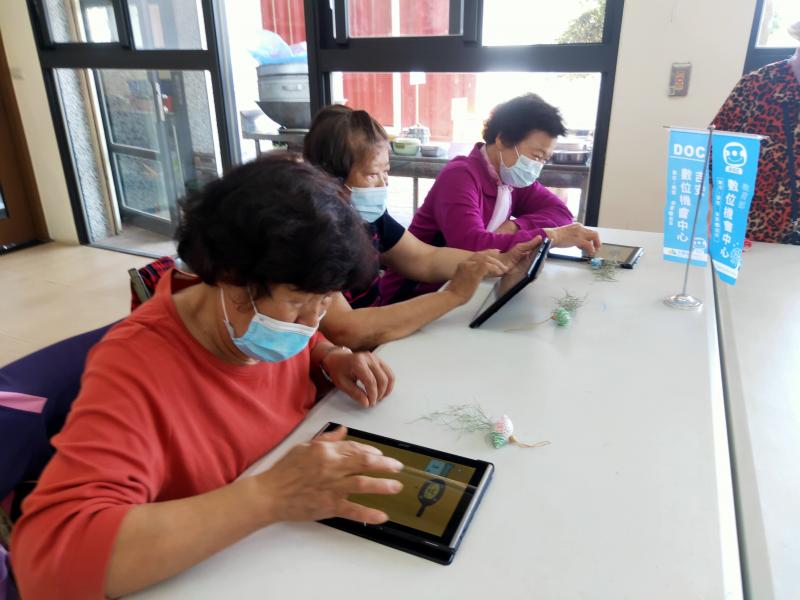 長者學員學用平板操作