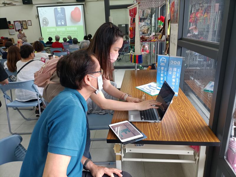 後面開設數位i櫃檯