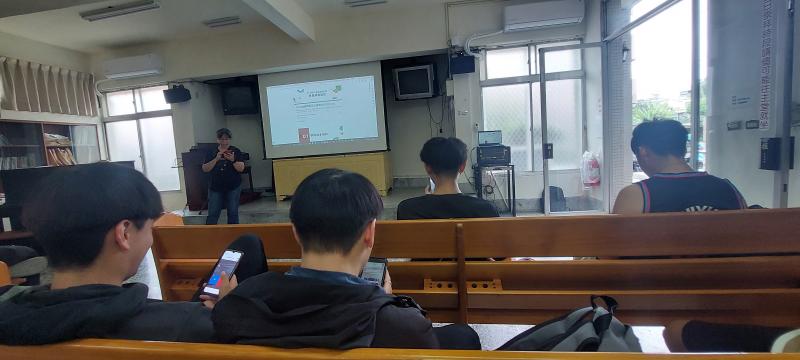 唐淑惠老師講解資訊安全表單-針對年輕人最切身的網路沉迷議題。