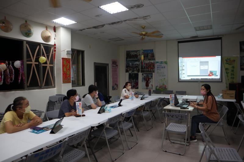 枋山DOC結合枋山鄉新住民協會活動，開設數位理財課程。