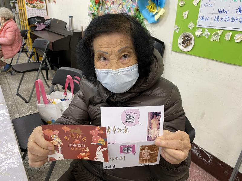 94歲阿嬤，用充滿回憶年輕時照片當素材，DIY作出獨一無二賀年卡。