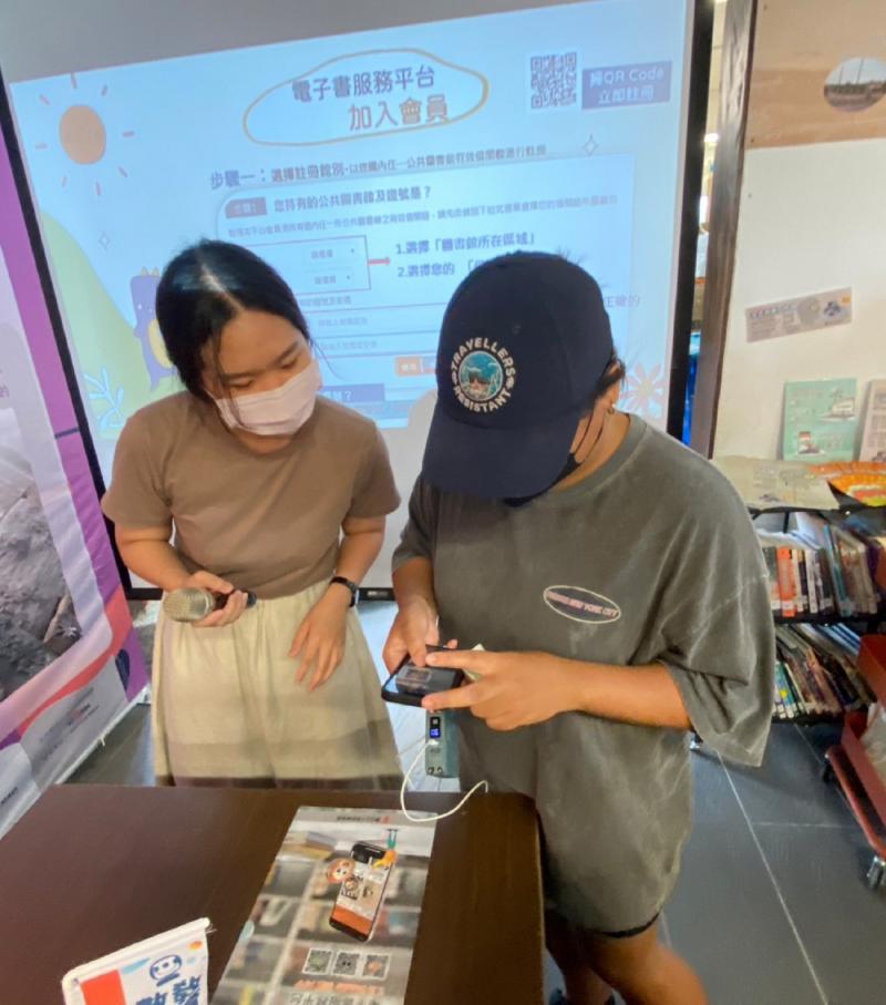 學員學習如何申請借書證