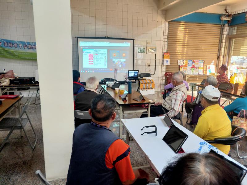 現場與藥師連線民眾可直接發問用藥問題