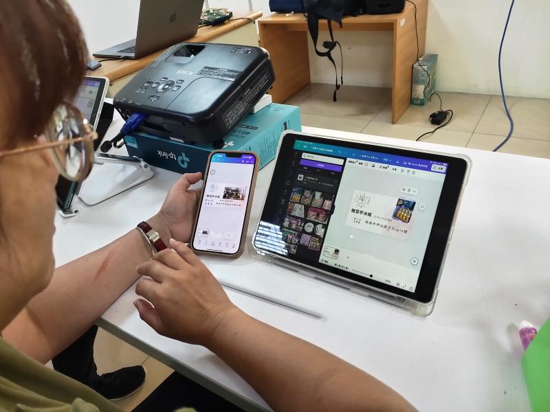 學員依他的工作性質設計海報