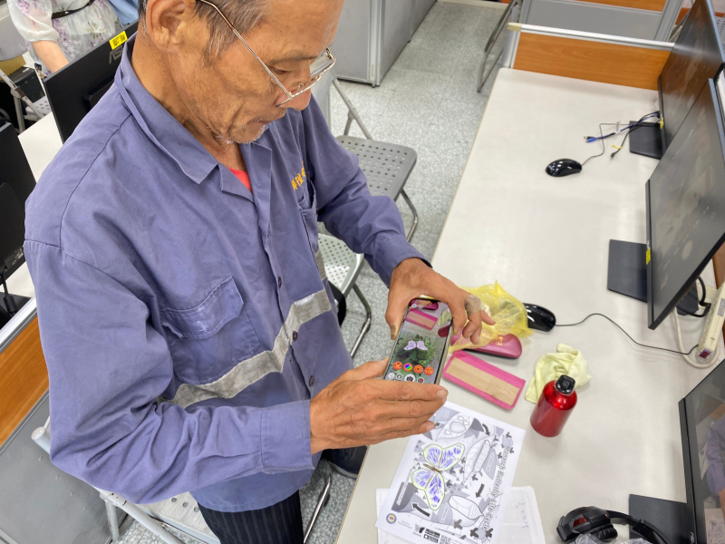 利用手機Quiver翻拍圖畫出現3D圖案