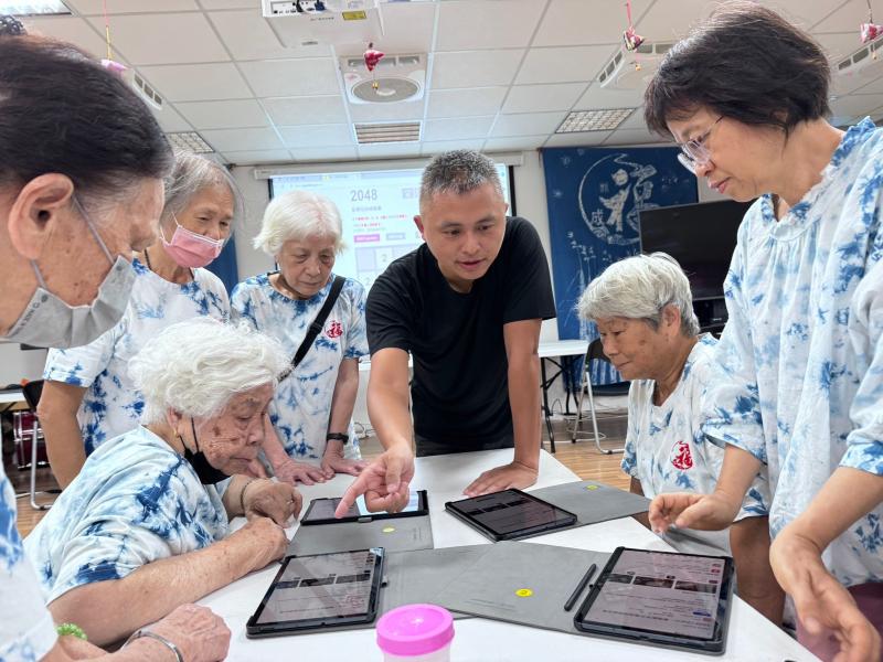 這是經典的數字遊戲，可以鍛煉大腦的邏輯能力，說明如何拖動圖片到正確的位置，從簡單的開始，難度會逐漸增高。