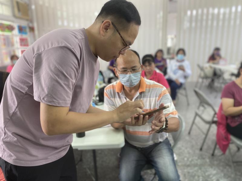 彰雲嘉在地人才數位培訓嘉義場- 手機操作：相機、相簿-封面照