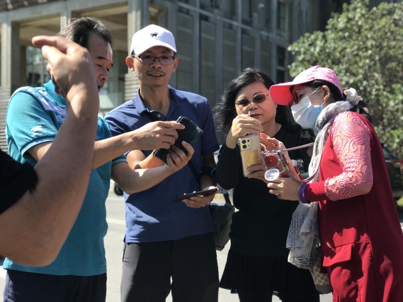 西平里戶外進行拍攝植物