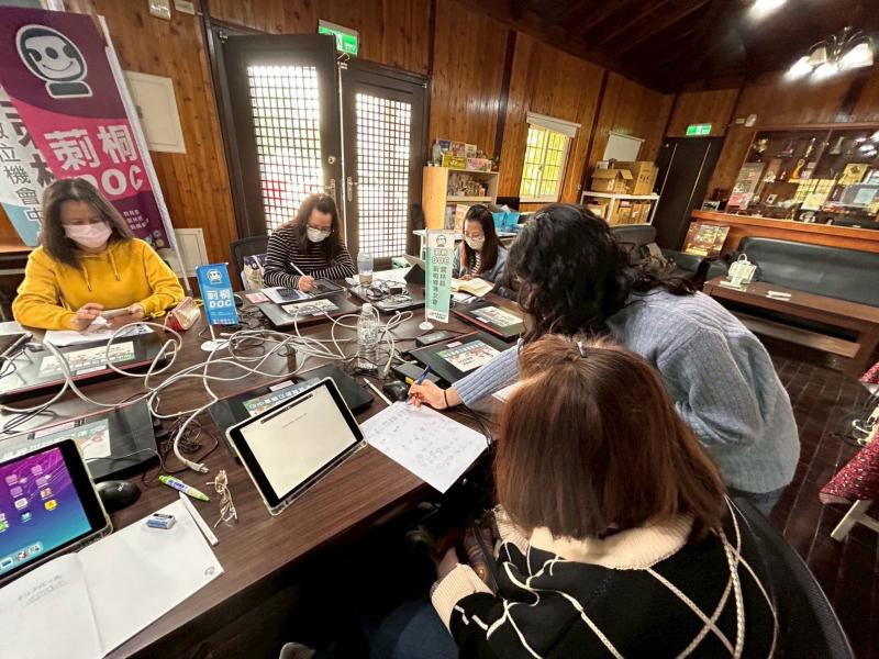 課程會教大家基本的設計技巧，並教學員如何利用簡單的繪圖APP來設計