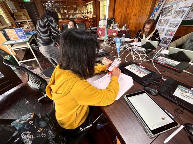 設計出個性化的Logo，展現自己的風格。這樣不僅能學到設計知識，還能增強自信，讓每個人都能輕鬆做出獨特的作品。