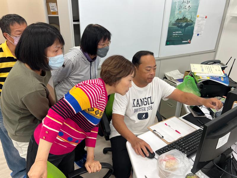 雷雕機在操作中的功率與速度，決定了是否切斷，用來呈現是雕刻圖案或是簍空