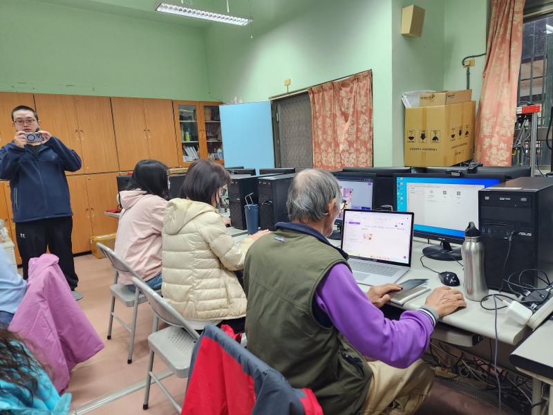 用canva軟體設計姓名貼