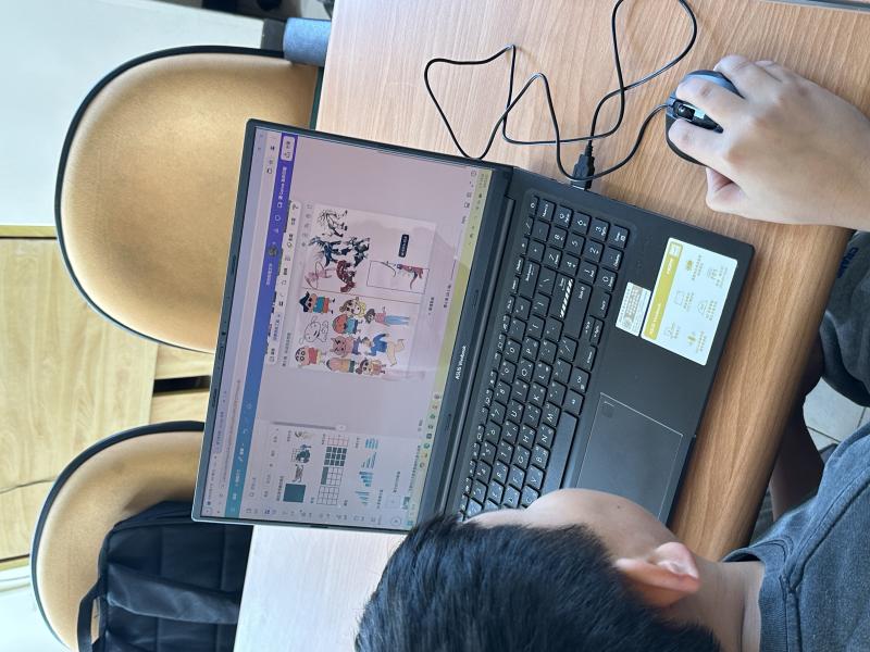 小朋友自行操作AI設計工具