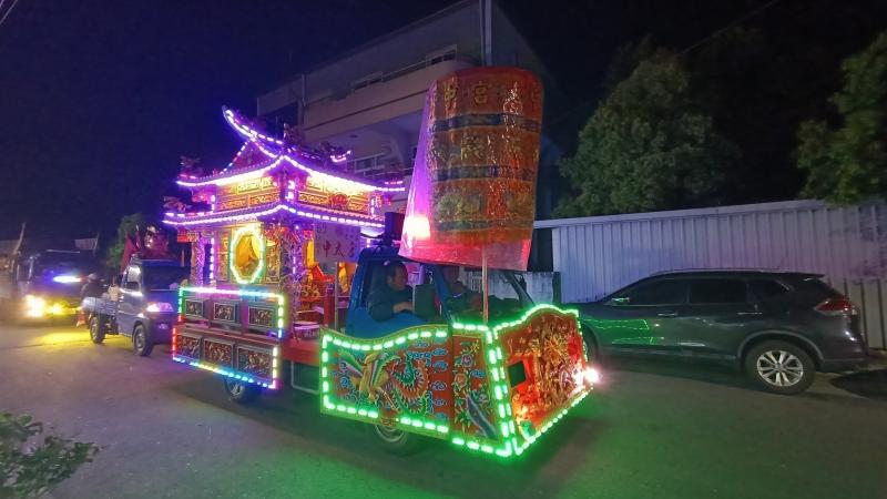 帶領學員沿著香路實地捕捉輦宮外觀、燈光效果