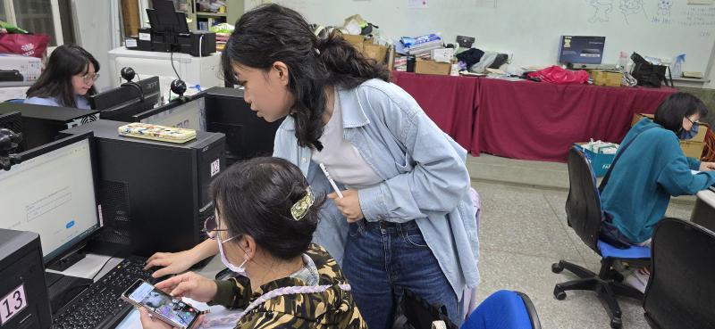 老師解決學員遇到的瓶頸。