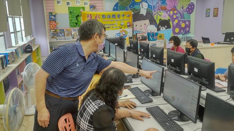 李豐良老師正在解決學員的問題