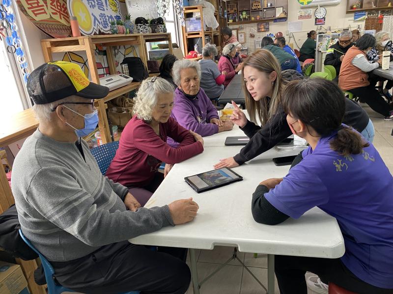 DOC執行秘書，逐步指導長輩，用說的來生成圖片