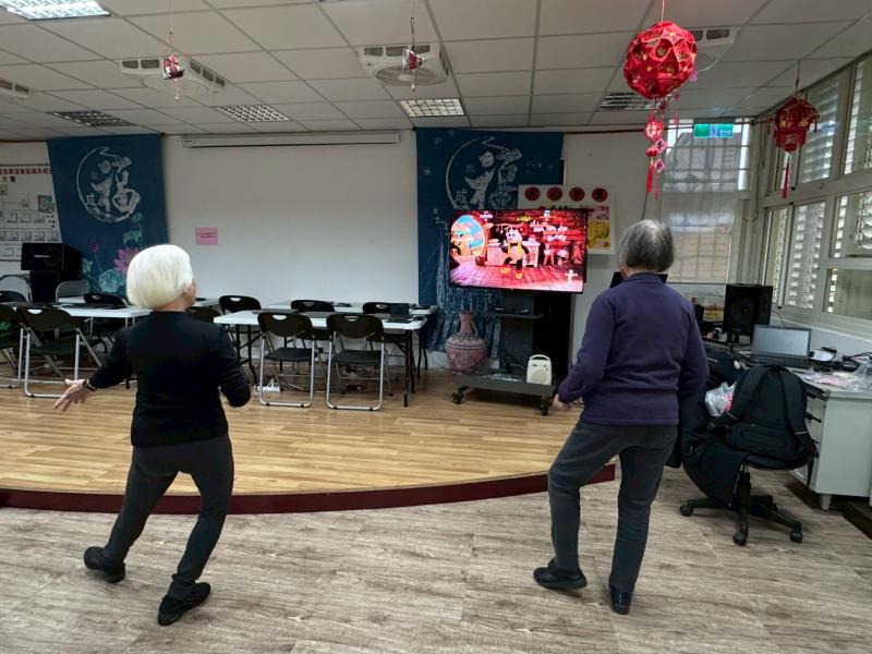 透過健康雲三高量測服務，長輩能輕鬆掌握自己的健康狀況，在這些服務中，血壓、血糖與血脂的即時量測成為長輩健康管理的重要利器，幫助他們了解身體數值，進而採取有效的改善措施並以此調整飲食、運動或生活習慣，達到有效管理三高的目標。