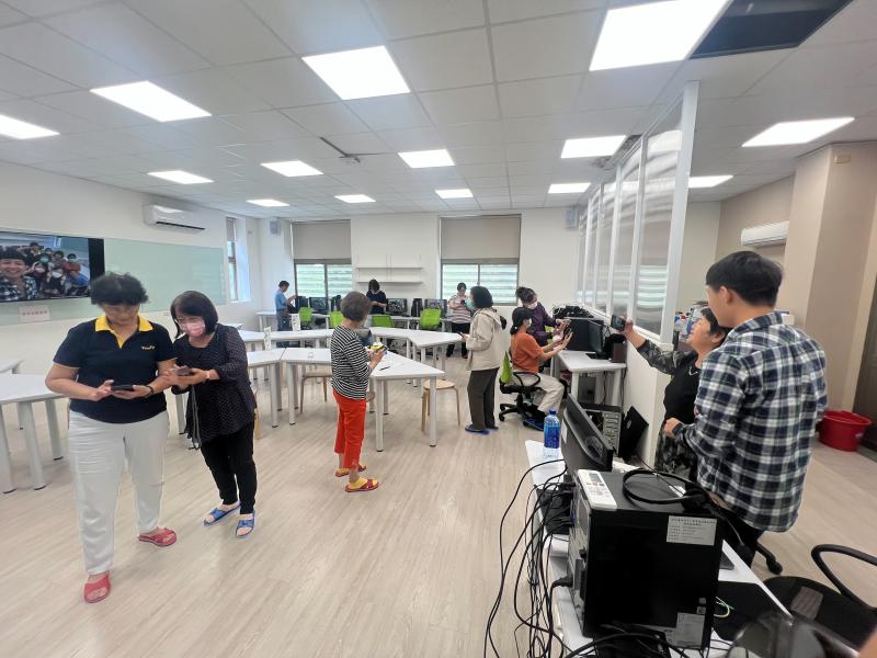 學員學習剪輯技巧、配樂選擇及社群平台演算法，提高作品影響力。