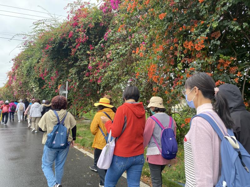 GO！學員們開始今天的實體健走3公里