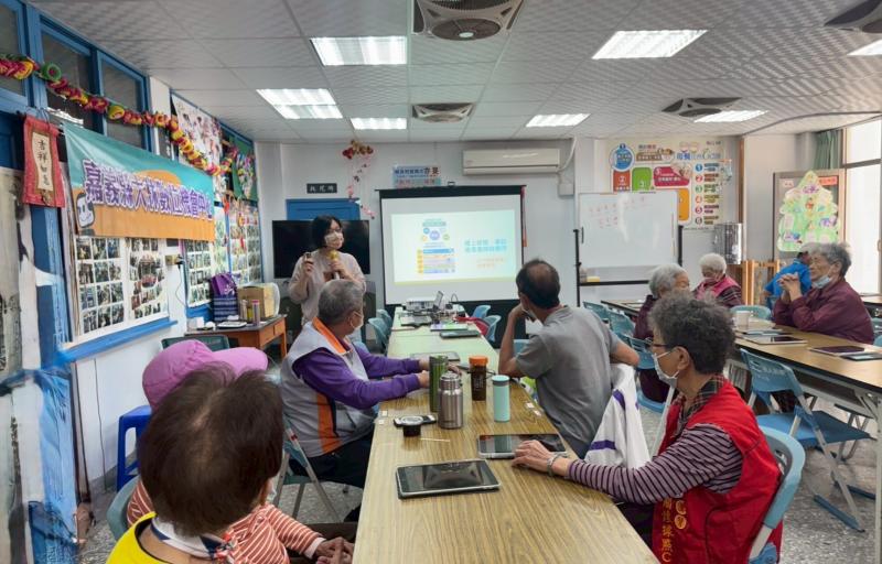 樂齡E起動-數位保健輕鬆學-封面照