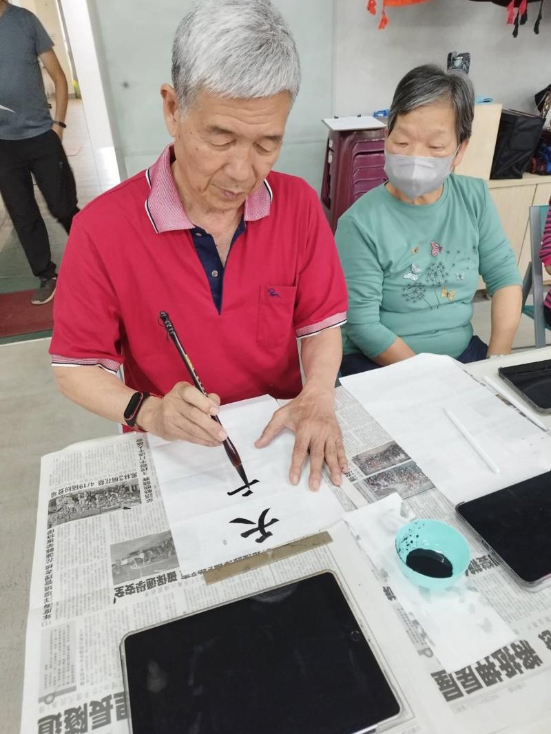 手寫書法以利製作鑰匙圈圖像