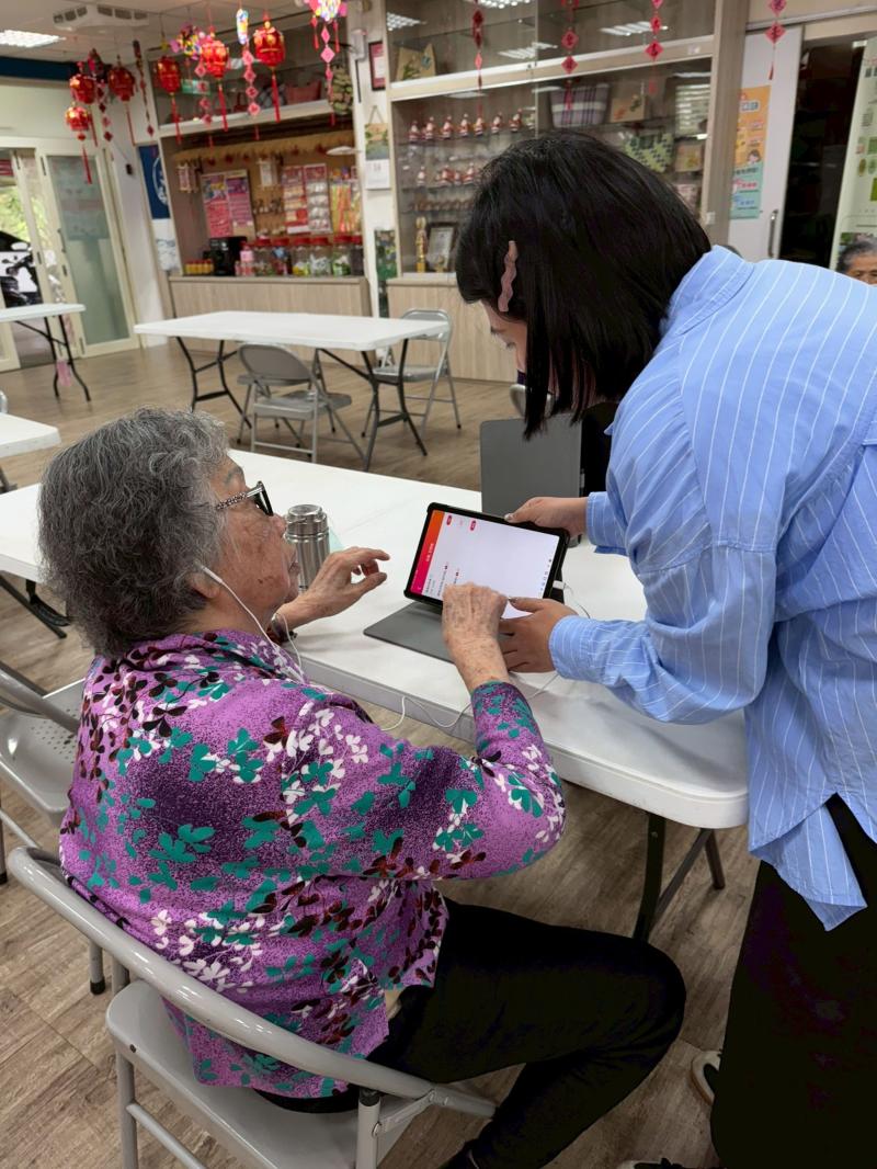 長者學習唱歌的好處  1. 促進肺部與呼吸健康：唱歌需要良好的呼吸控制，是一種溫和的肺活量訓練。  2. 活化腦部：學習新歌詞與旋律，有助於記憶力與專注力。  3. 提升心情：唱出熟悉的老歌，能喚起美好回憶，減緩孤獨感與壓力。  4. 增進