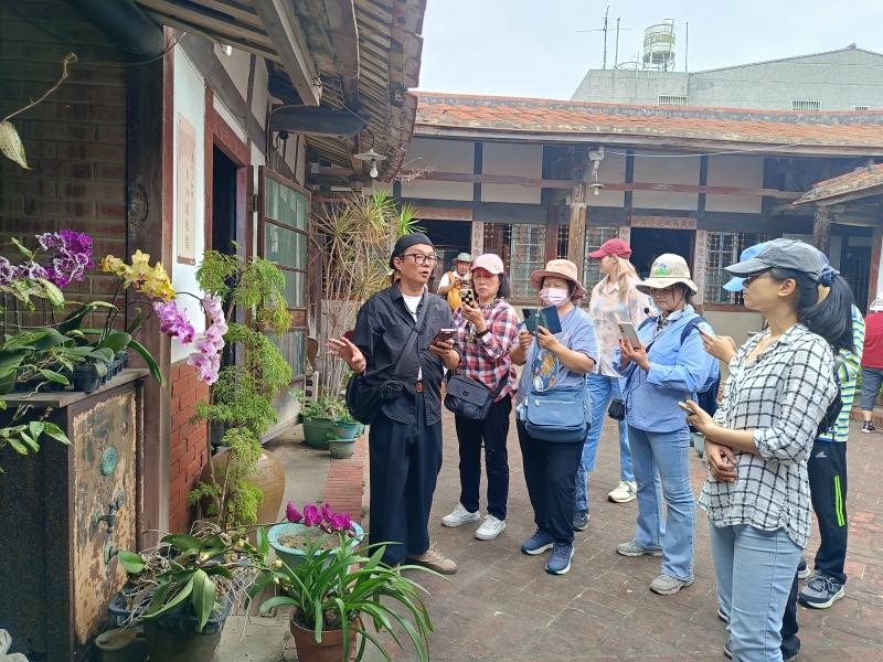 老師指導景物拍攝